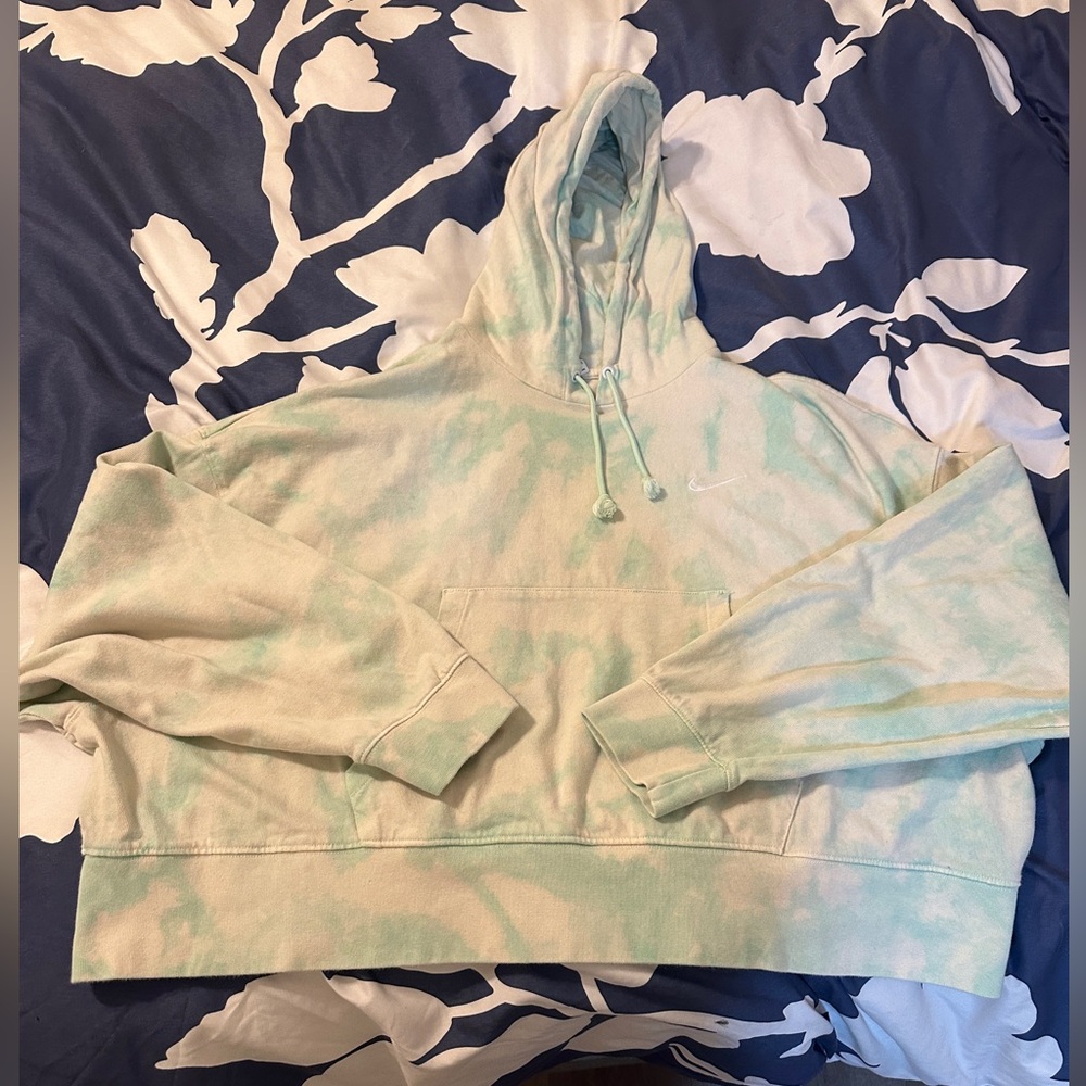 Nike tie dye women’s cropped hoodie size Large